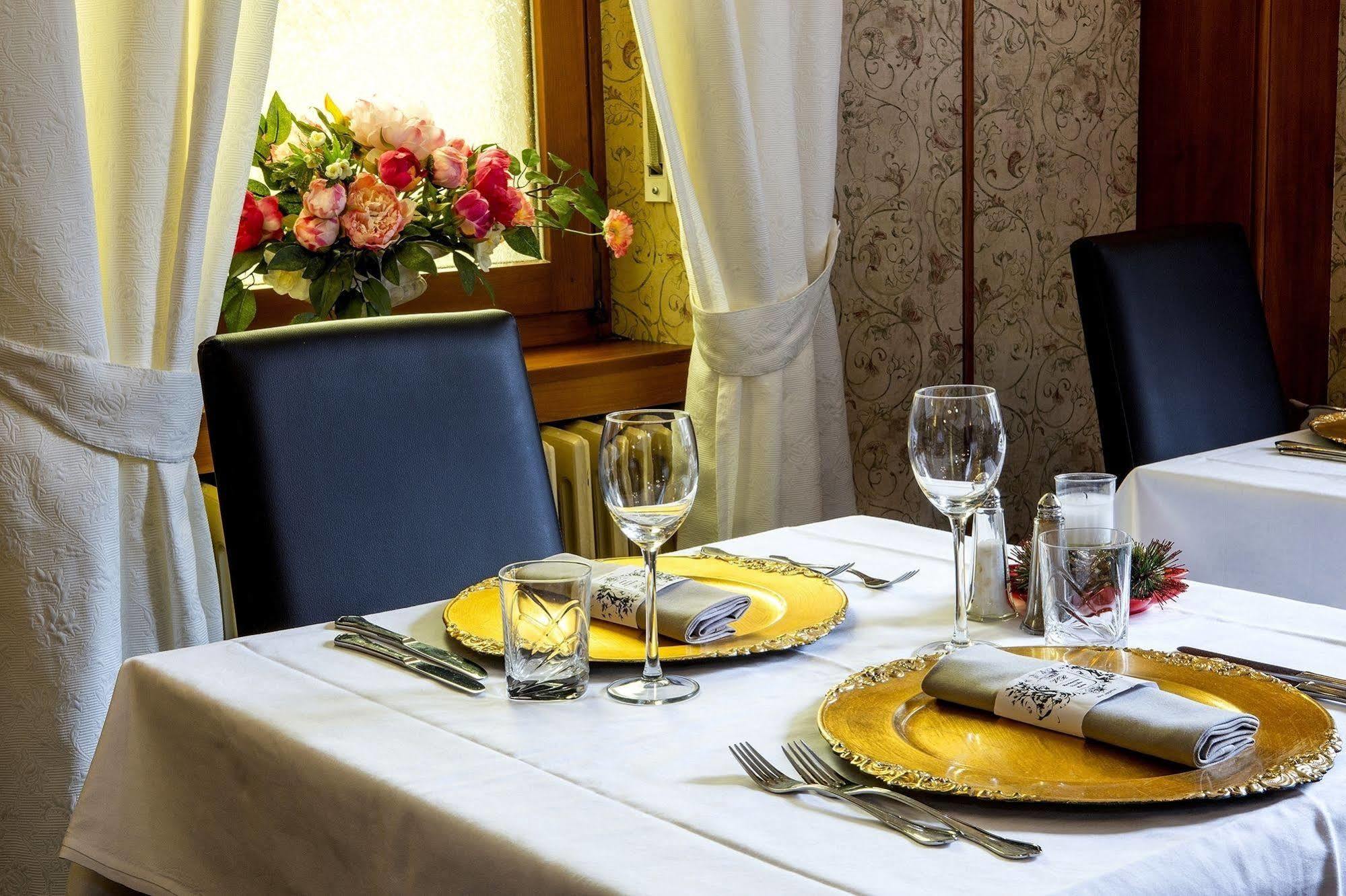 Logis Restaurant La Tete Des Faux Hotel Le Bonhomme