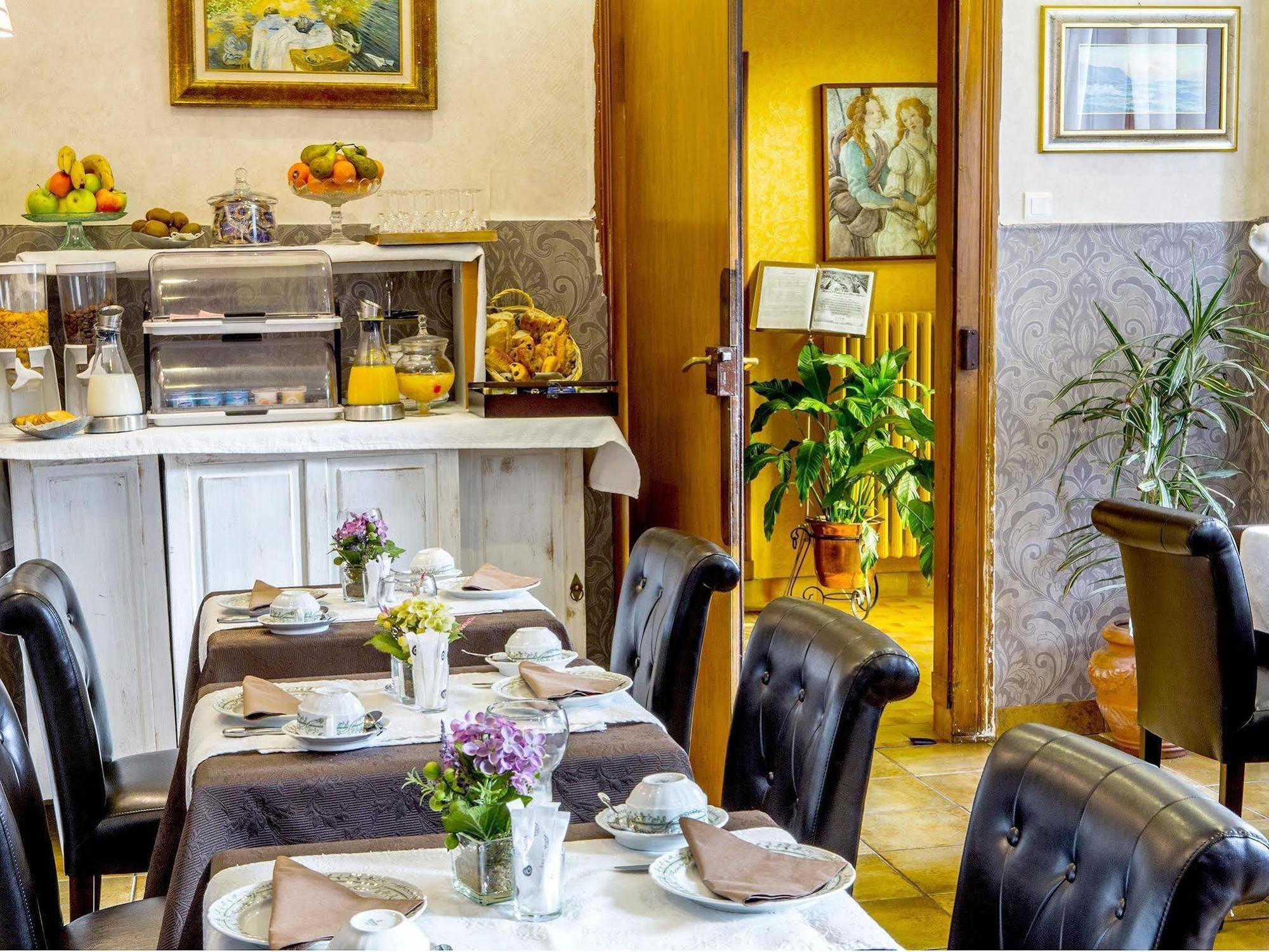 Hotel Logis Restaurant La Tête Des Faux Le Bonhomme